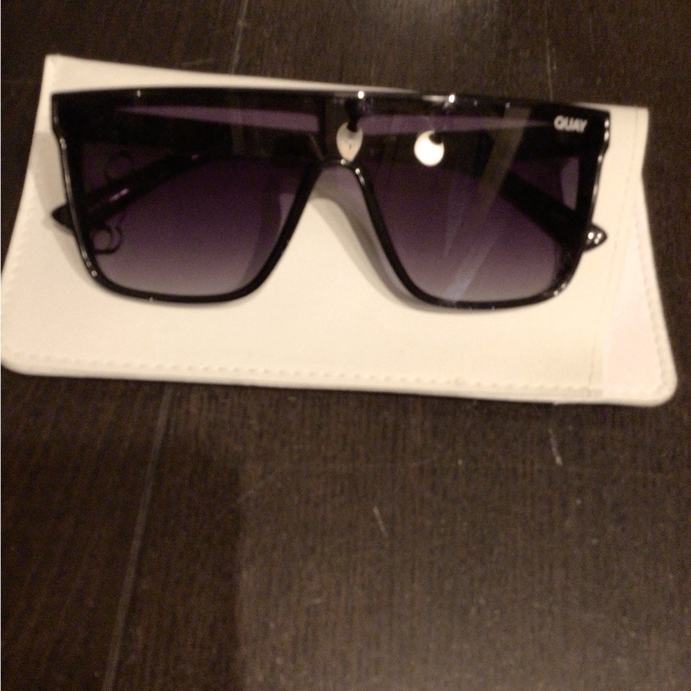 NEW Quay Shield NIGHTFALL Sunglasses in Black with Gradient Smoke Lenses